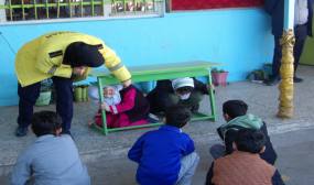 آموزش ایمنی در برابر زلزله دانش آموزان مدارس شهید فاضلی شهر دابودشت با همکاری سازمان آتش نشانی شهر آمل